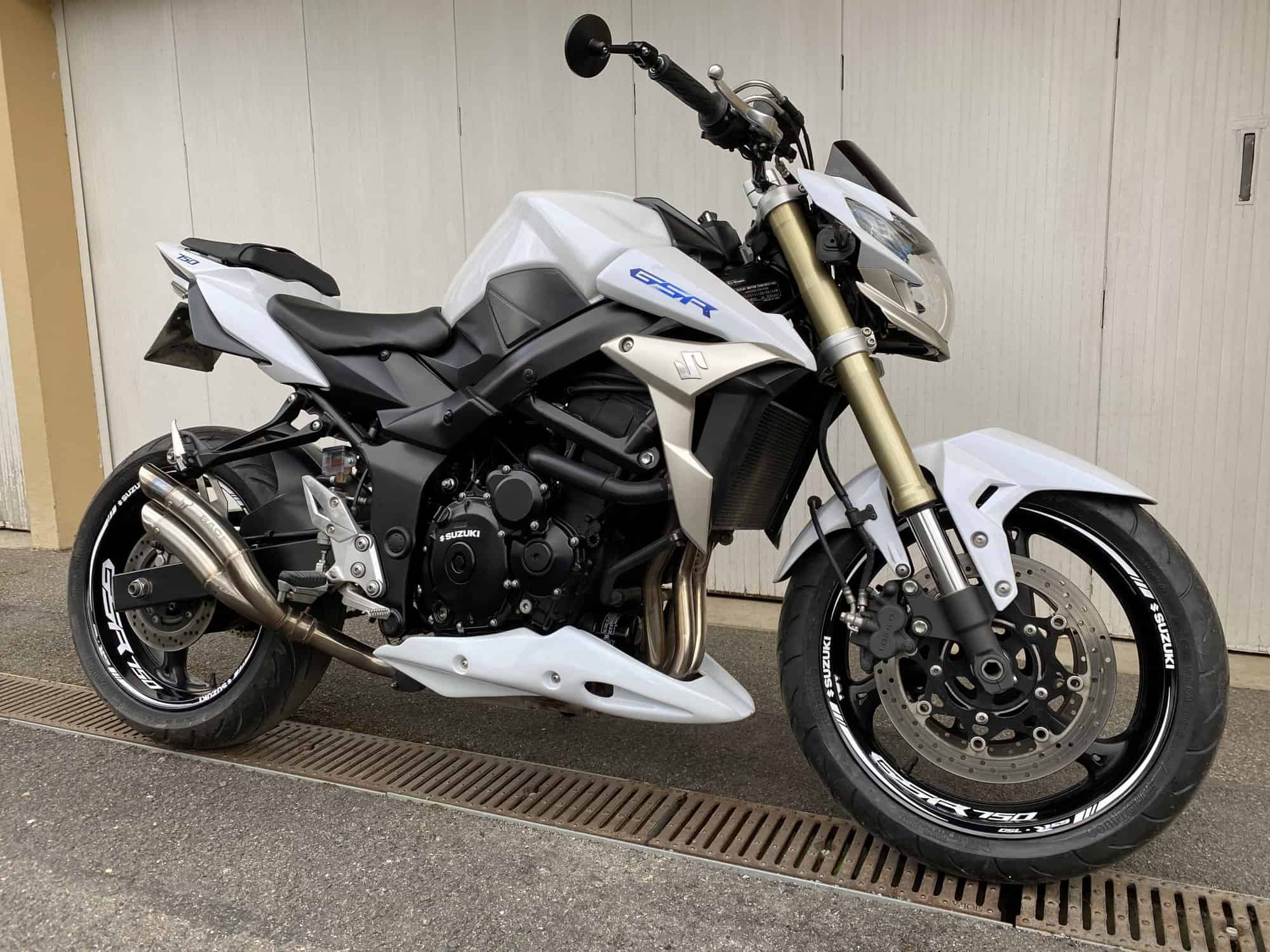 Vannetarrat Suzuki GSR 750 3 Stickers jante Suzuki GSR 750 - Kuva 3