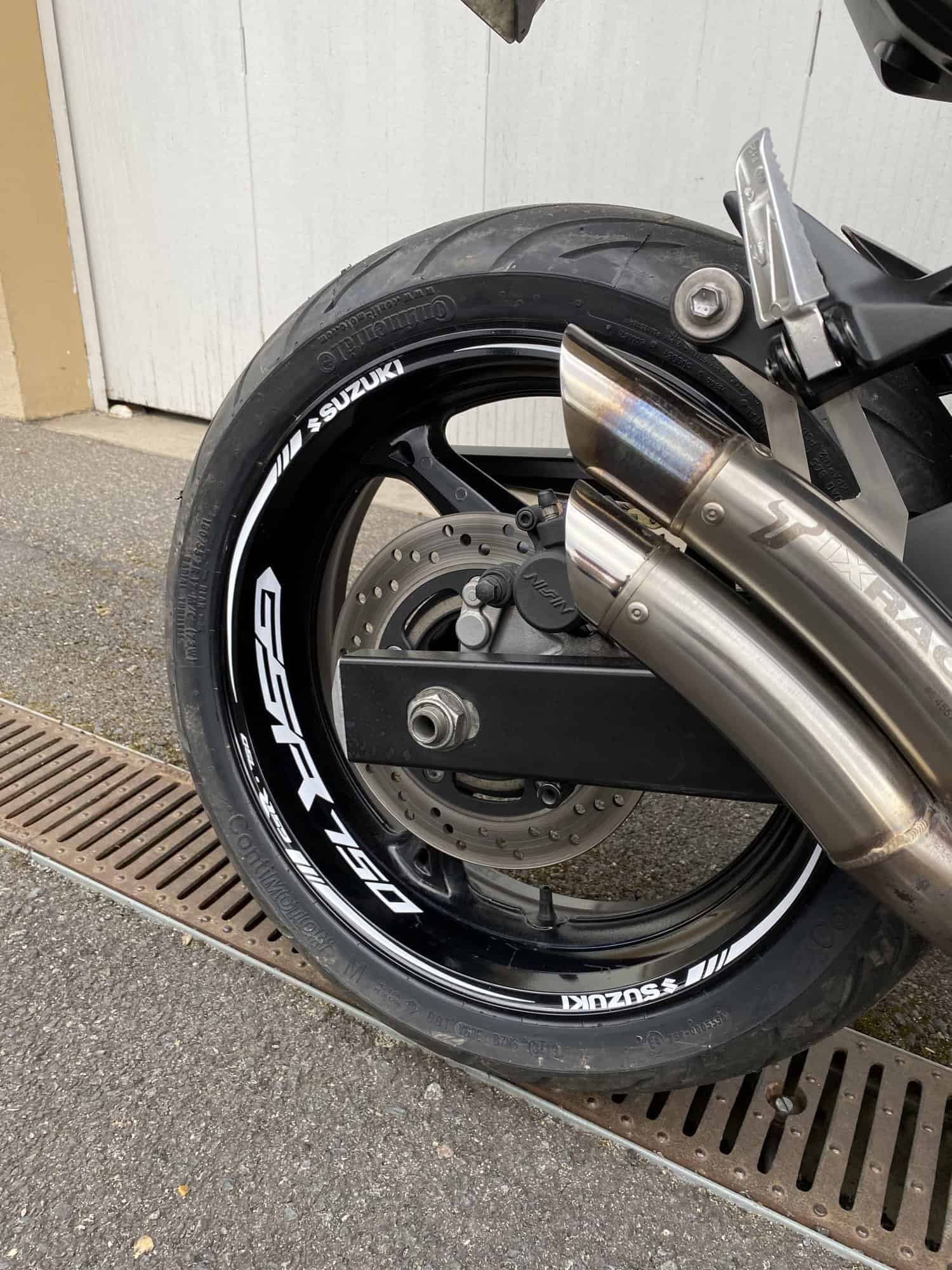 Vannetarrat Suzuki GSR 750 4 Stickers jante Suzuki GSR 750 - Kuva 4