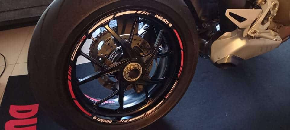Nalepke za platišča Ducati StreetFighter V4 4 Stickers jante Ducati StreetFighter V4 - Slika 4
