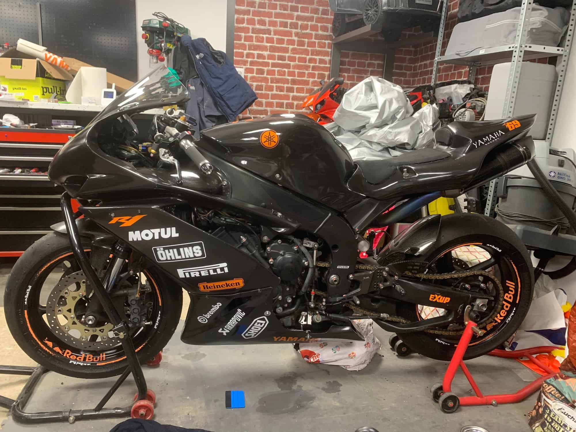 autocolante moto red bull
