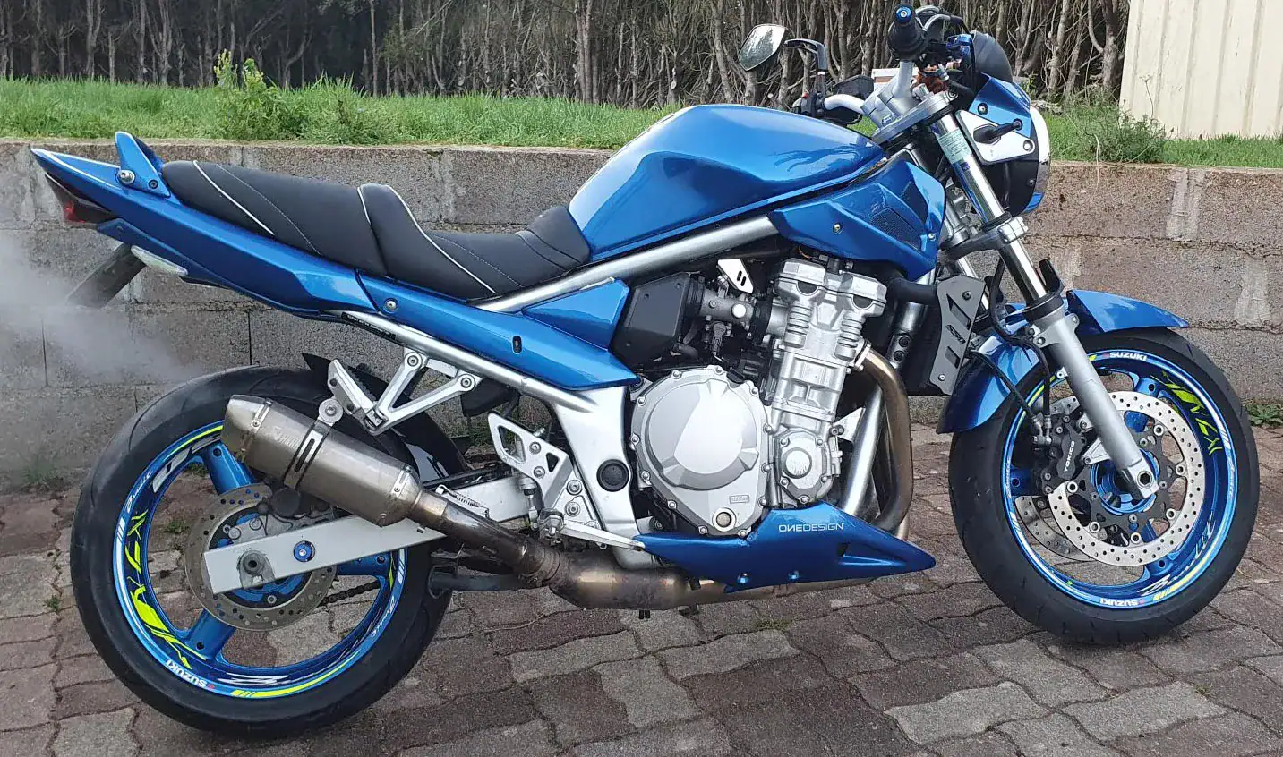 Hogyan válasszunk személyre szabott motor felnimatricát? 10 felnimatricák
