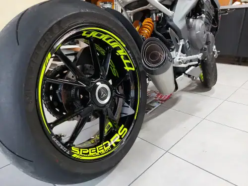 Stickers jante Triumph SpeedTriple 1200 RS 3 Stickers jante Triumph SpeedTriple 1200 RS – Image 3