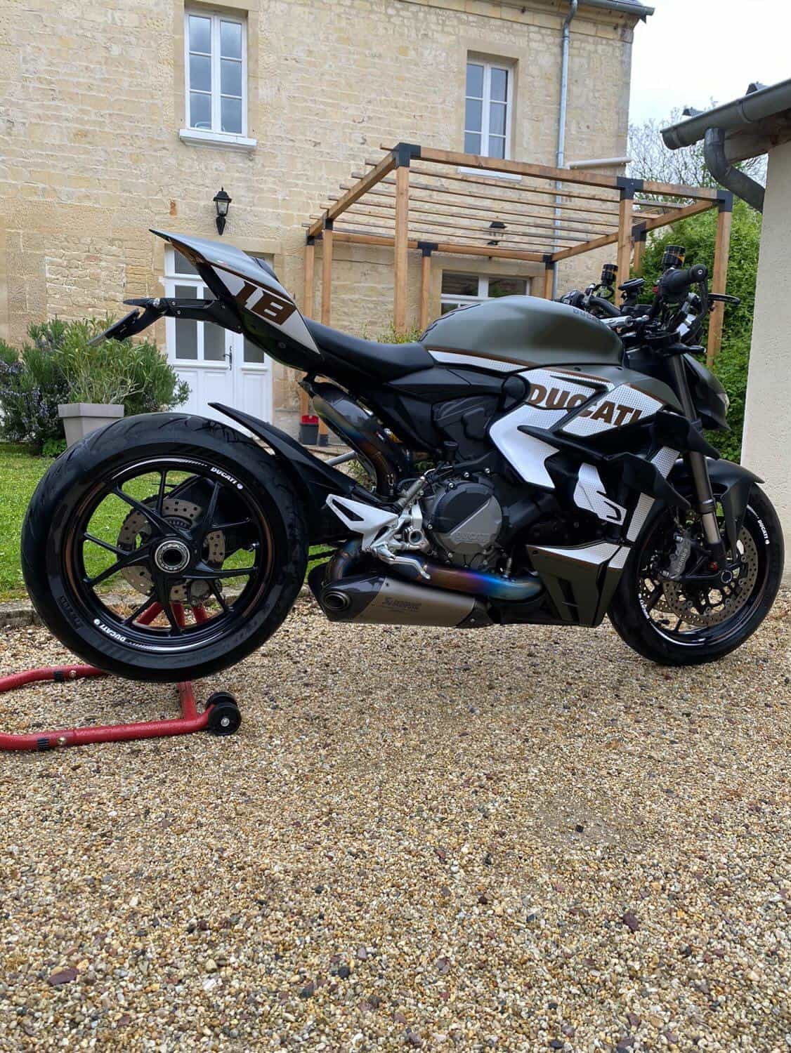 Stickers jante Ducati StreetFighter V2 3 Stickers jante Ducati StreetFighter V2 – Image 3